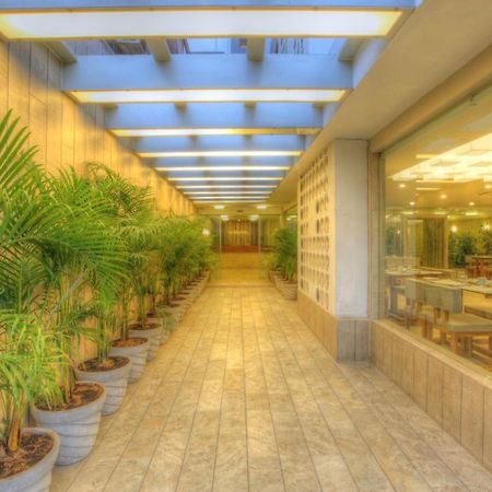 Scenaria Hotel Ахмедабад Экстерьер фото