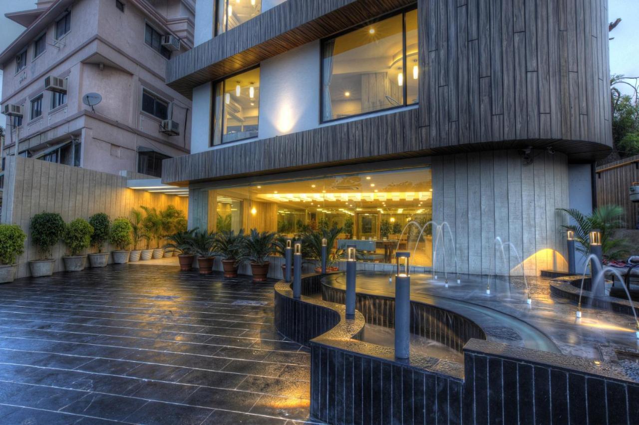 Scenaria Hotel Ахмедабад Экстерьер фото