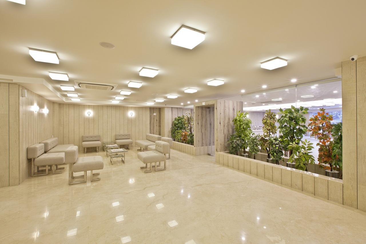 Scenaria Hotel Ахмедабад Экстерьер фото