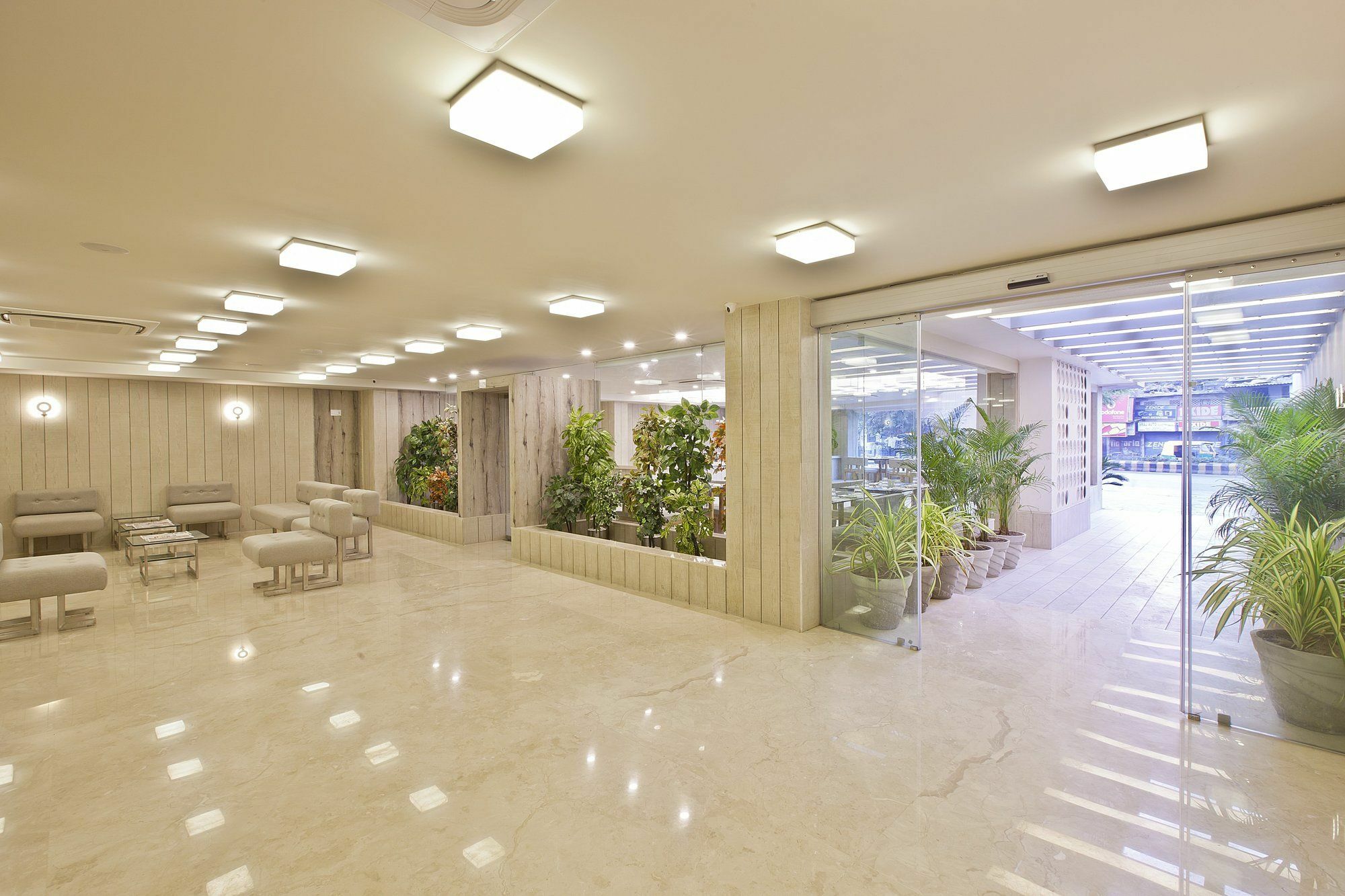 Scenaria Hotel Ахмедабад Экстерьер фото